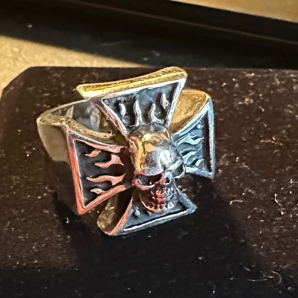 Sterling Silver Skull Cross Ring - Picture 4 of 7